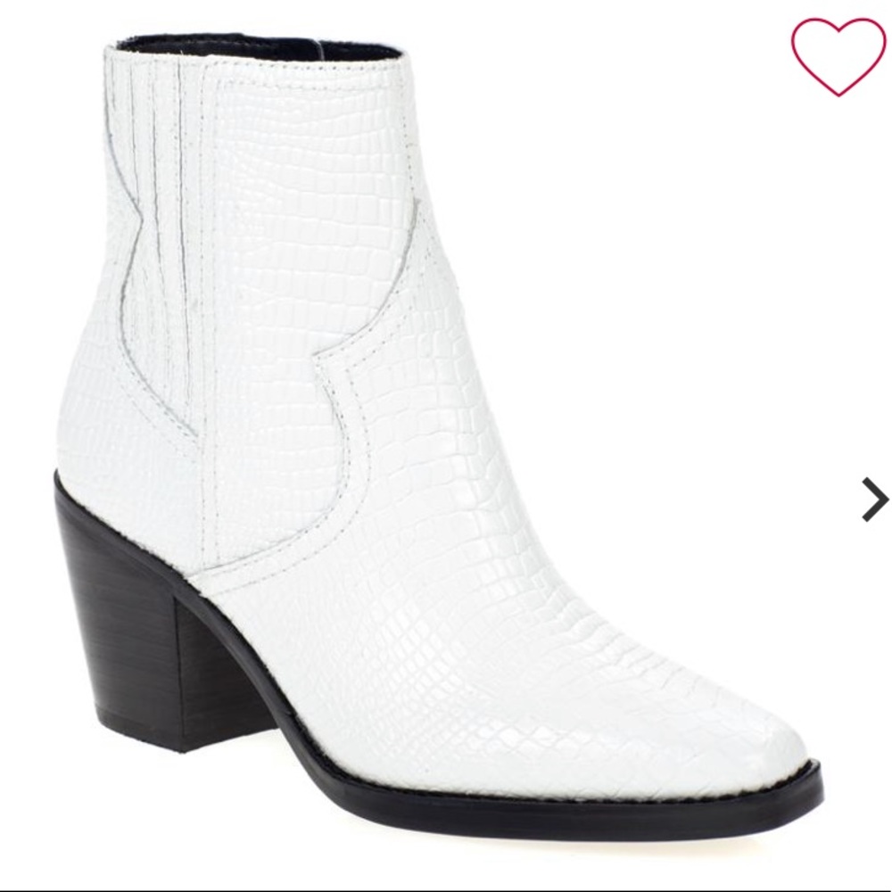 NWOT: White Lucky Genuine Leather Cowgirl Booties